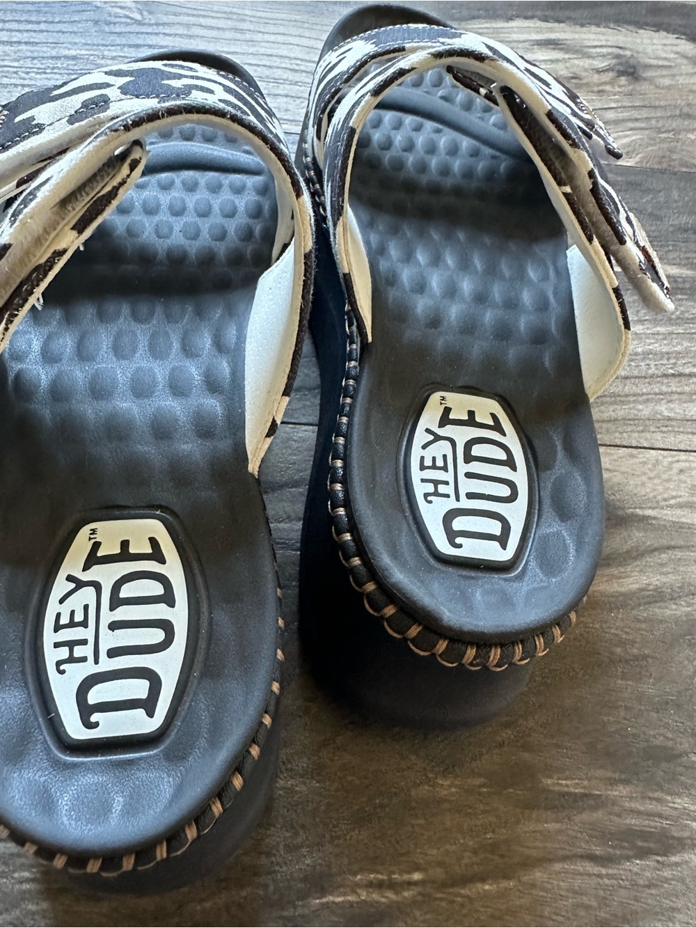 Hey Dude Women's Cow-Print Adjustable Slide Sandals - Black/Cream Platform W8 - Picture 5 of 7
